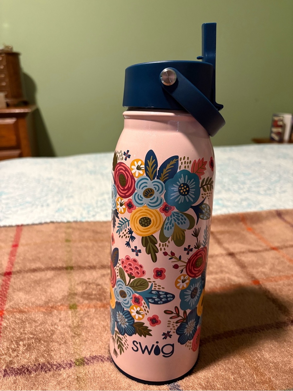 32 oz Bella Rosa Flip & Sip Bottle by Swig